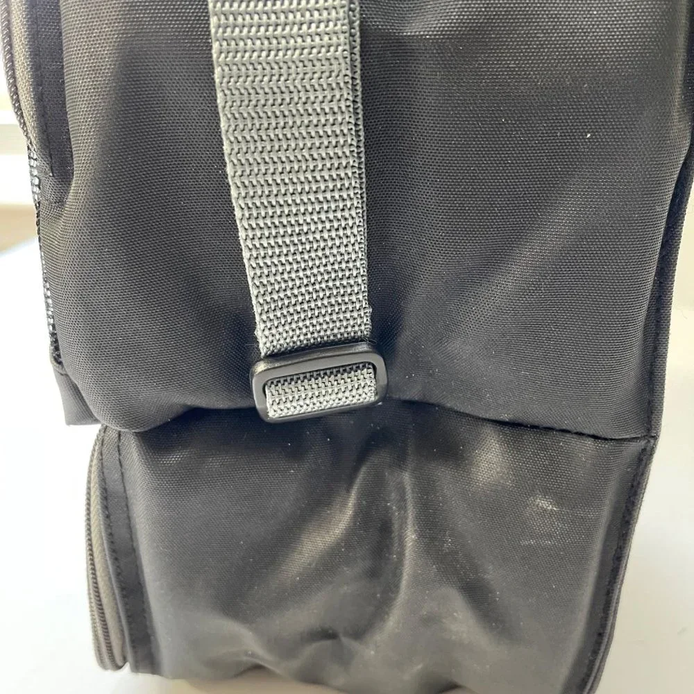 PAK CHEST COOLER Insulated Double Zip Compartment Adjustable Strap Green NWOT